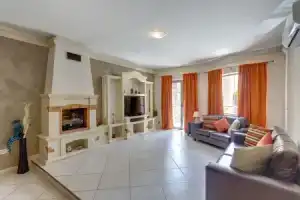 Charming Apartment in Qawra, Сент-Полс-Бэй