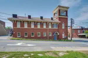Downtown Winston-salem Condo w/ Private Library!, Уинстон-Салем