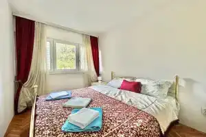 Two Bedroom Apt near Slovenska Beach, Будва