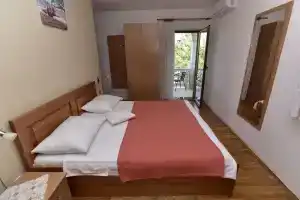 Rooms Tom, Малинска