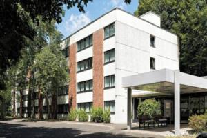 Sunday Hotel Bielefeld Standard King Room, Билефельд