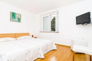 Apartments Nikola - One Bedroom Apartment With Terrace and Garden View, Дубровник