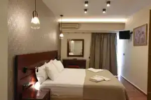 Viaros Hotel, Толо