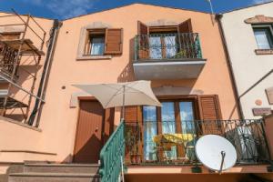 Modern Holiday Home in Bosa Sardinia near Sea, Боза