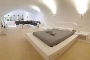 Amphora Cave Seaside Retreat in Akrotiri, Акротири