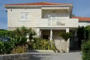 Apartments Zana, Postira