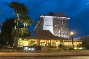 Burza Hotel Yogyakarta, Джокьякарта