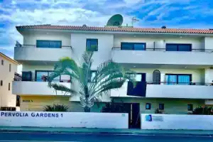 Stunning 1-bed Apartment in Larnaca Near the sea, Перволия