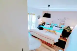 Cozy Seaside Retreat in Rijeka, Риека