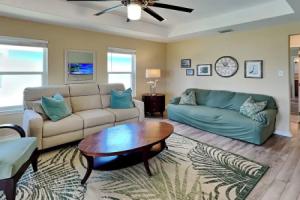 Gulf Coast Getaway by Miss Kitty’s, Рокпорт