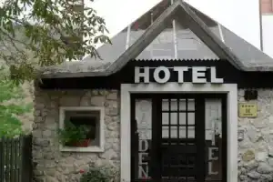 Hotel Garden, Сканно