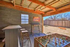 Texas Home w/ Backyard Oasis, Walk to Main St, Фредериксберг