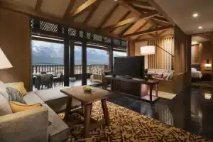 Jinmao Purelax Mountain Hotel Lijiang, Лицзян