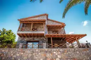Nice Home in Milatos, Lasithi With 4 Bedrooms, Wifi and Outdoor Swimming Pool, Милатос