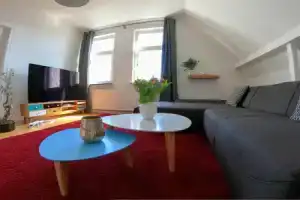 Zentrale große Ferienwohnung -94qm- Oldenburg - Bettwäsche und Handtücher sind vorhanden, Ольденбург