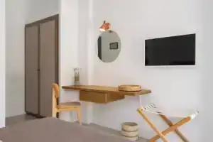 Lithos Suites, Камараи