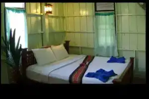 Отель «Tree Tops River Huts», Кхао Сок