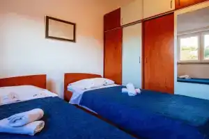 Holiday Home in Jasenice With Garden, Rovanjska