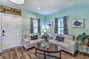 1 Mi to Uta: Arlington Elm Cottage w/ Fenced Yard, Арлингтон