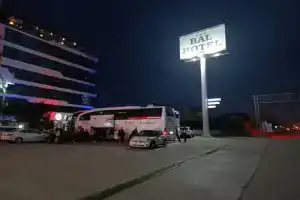 Bal Hotel, Тиреболу