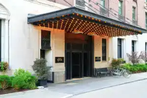 Отель «Ambassador Chicago, part of JdV by Hyatt», Чикаго