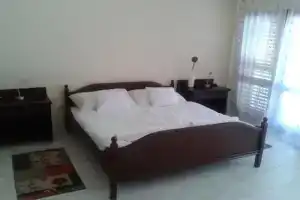 Napsugr Apartman, Байя