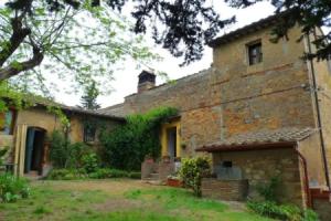 Huge Country House in San Gimignano, Сан-Джиминьяно