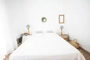 Coral Apartment, Ханиоти