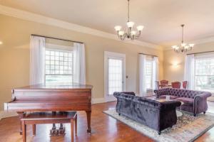 Newly Renovated Historic San Antonio Stunner 4 Bedroom Home, Сан-Антонио