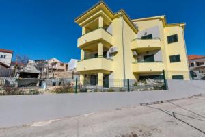 Comfortable Holiday Home in Pirovac With Garden, Pirovac