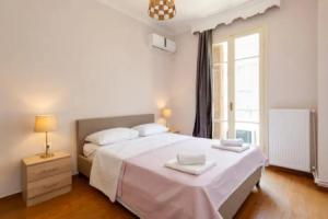 Private Pristine Balcony Home- Heart of the Center, Салоники