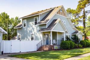 Newly Renovated Beach Cottage Walking Distance to Virginia Beach Oceanfront and Boardwalk, Вирджиния Бич