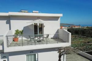 Katerina Apt 2 - Balcony & Great views near Beach, Агиа Марина