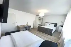 Deluxe Unterkunft in Bonn, Бонн