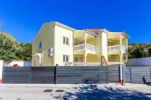 Stunning Home in Dramalj With 3 Bedrooms, Wifi and Outdoor Swimming Pool, Цриквеница