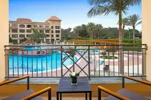 Отель «Hilton Pyramids Golf», 6-го октября