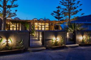 Oscar Beachfront Suites-Adults Only, Периволос