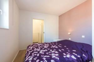 Apartment With Sea View and Balcony in Belgium, Коксид
