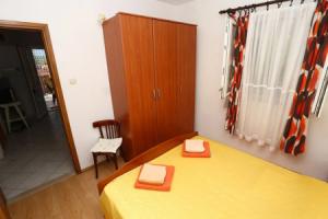 Apartment Perka - peaceful and quiet: A2 Vrboska, Island Hvar, Врбоска