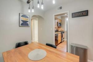 Convenient Arlington Condo ~ 4 Mi to National Mall, Арлингтон