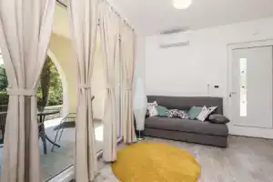 Stunning Home in Matulji With Wifi and 4 Bedrooms, Опатия