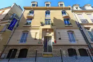 Отель «Hôtel Azur», Реймс