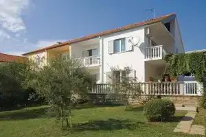 Amazing Apartment in Posedarje With 3 Bedrooms and Wifi, Поседарье