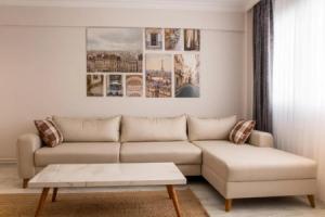 Gorgeous Flat With Balcony in Izmir Konak, Измир