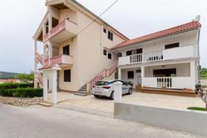 Apartments Danica, Лопар