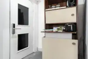 Vilenza Hotel, Лондон