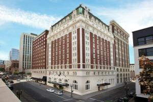 Отель «The Benson Portland, Curio Collection by Hilton», Портленд