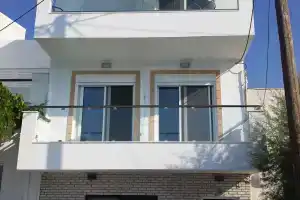 Angela Studios, Хараки