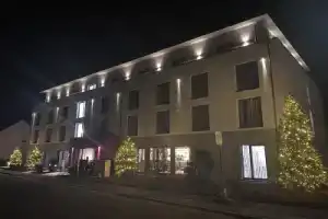 Emils Hotel, Пирмазенс