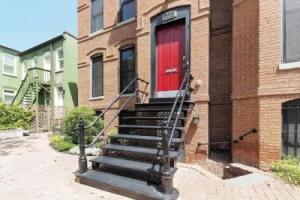Cheery 1-BR in the of Shaw 2 blocks to subway, Вашингтон
